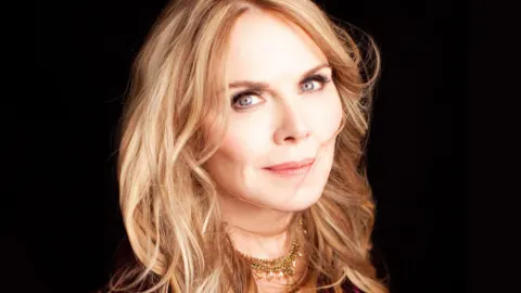 Mary Fahl