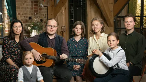 Angelo Kelly & Family
