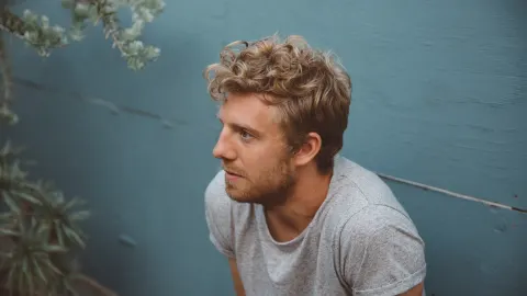 Andrew Belle
