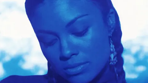Amel Larrieux
