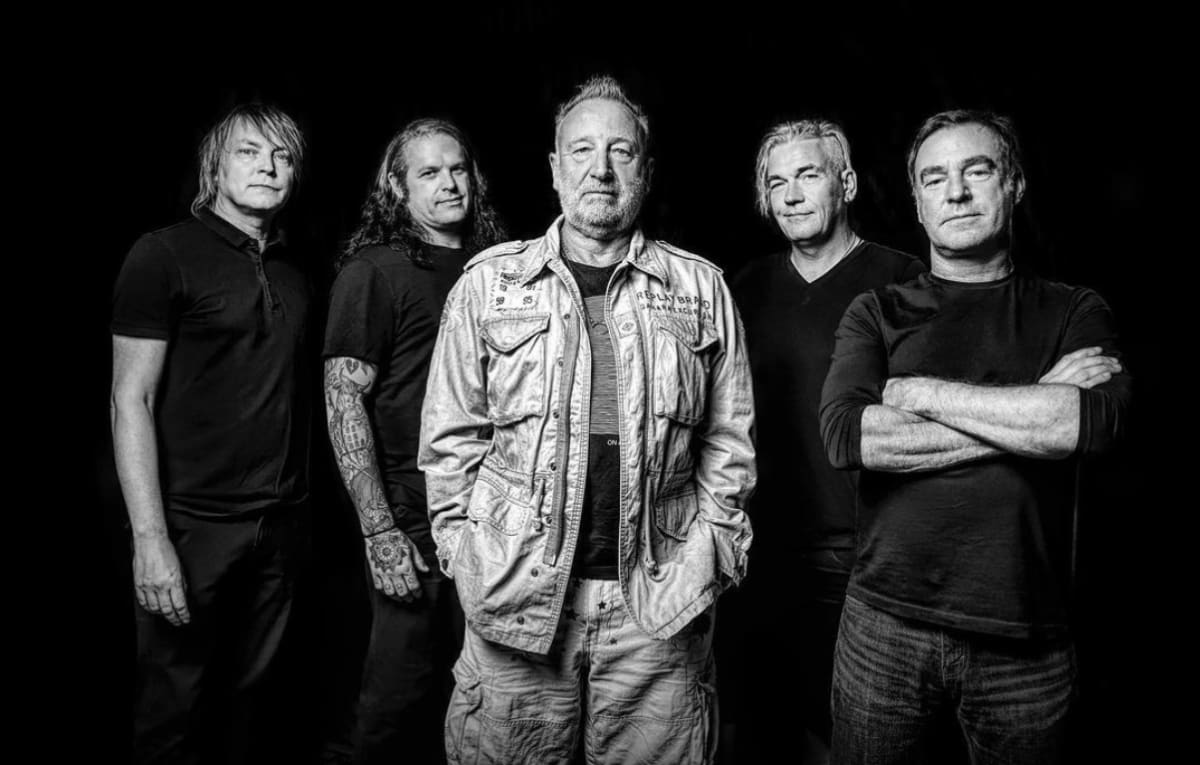 Peter Hook and The Light